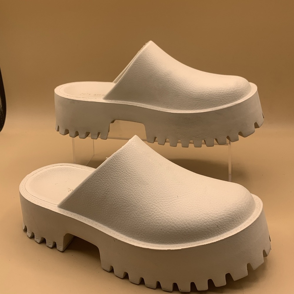 Jeffrey Campbell Cream Platform Clogs Lug Sole Slip On Mules Womens US 7 (EU 38) - Picture 1 of 6